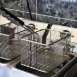 Comment bien positionner une friteuse professionnelle pour limiter les projections